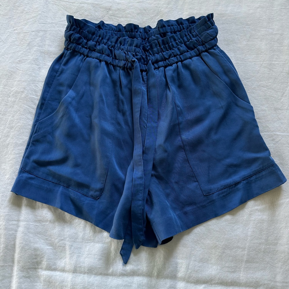 H&M high rise elastic waist shorts size 6.